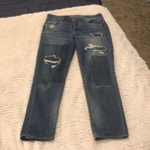 Skinny American Eagle tomgirl distressed jeans size 2!